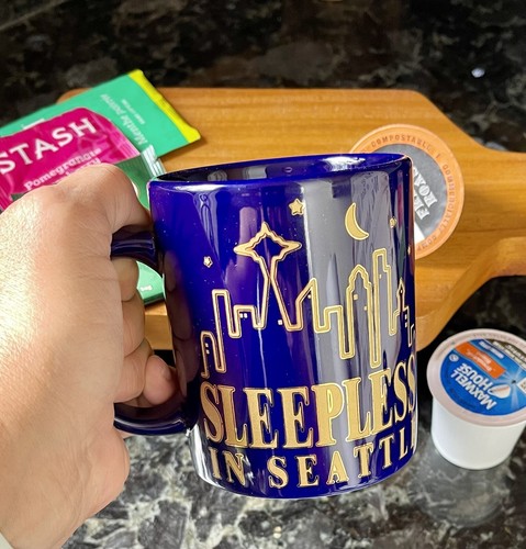 Sleepless In Seattle Dark Purple-y Blue & Gold Ceramic Mug/Cup Skyline ‘93 - Imagen 3 de 12