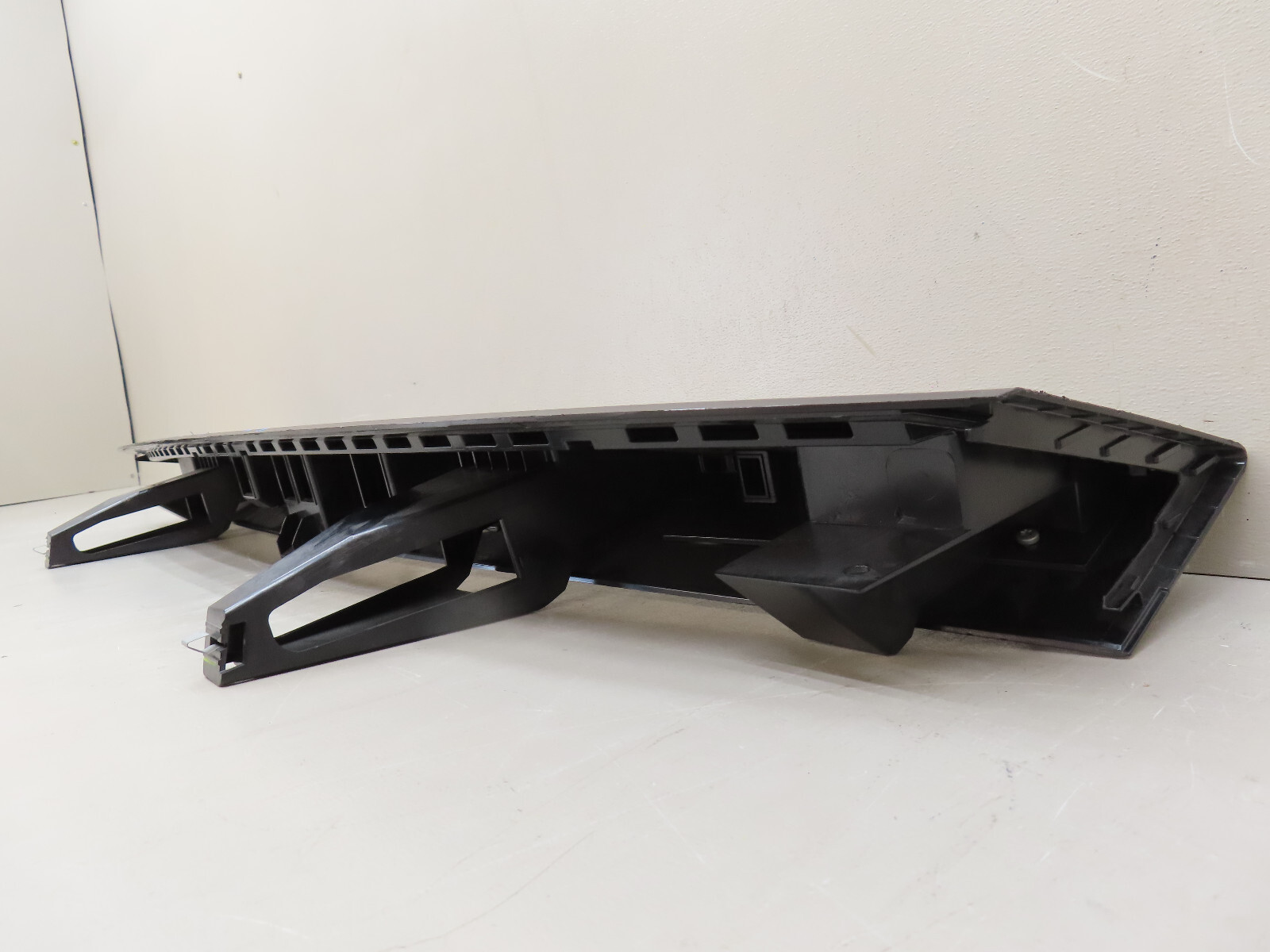 2017-2020 BENTLEY BENTAYGA REAR TRUNK HATCH GATE TAILGATE TRIM COVER PANEL OEM