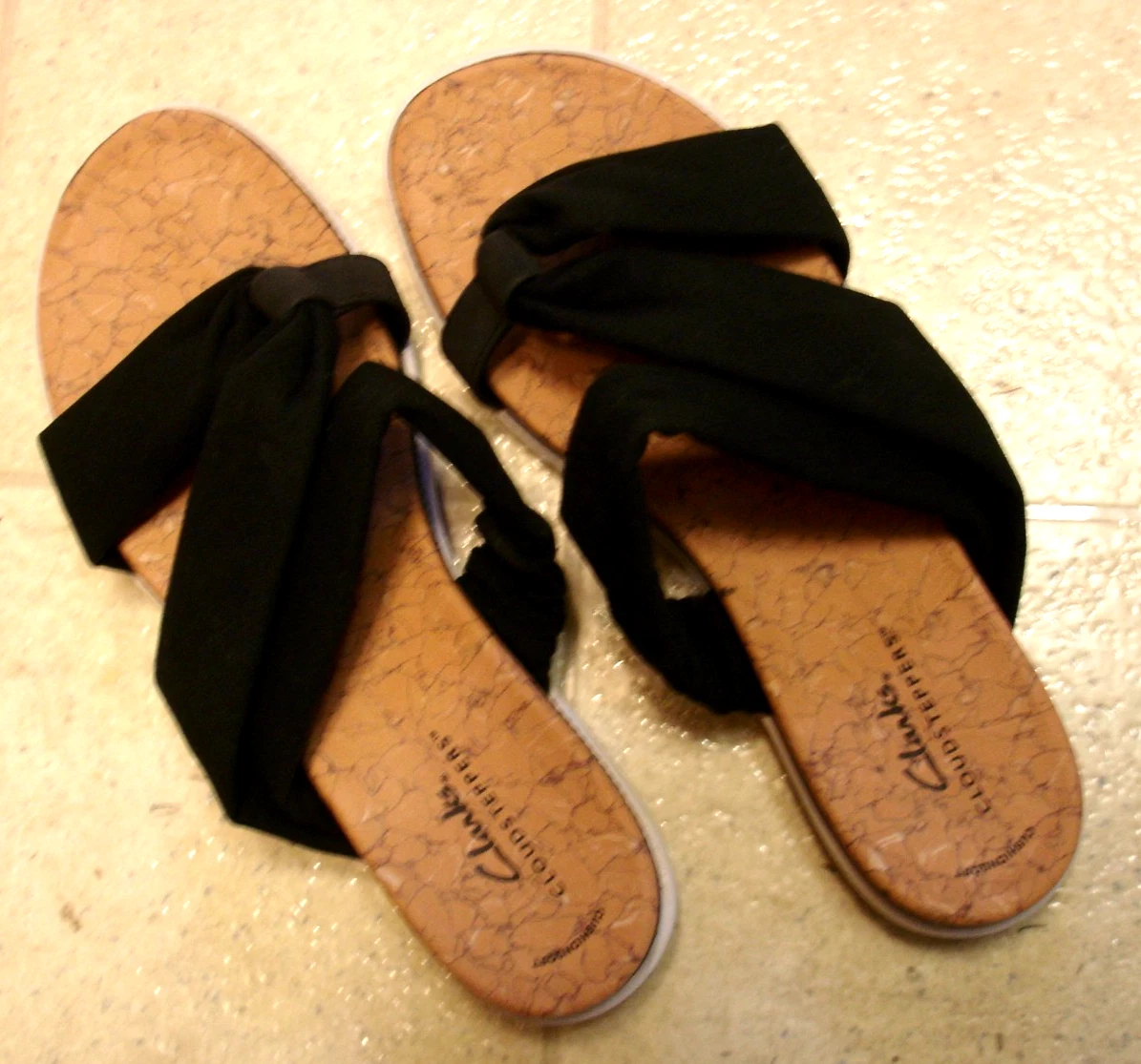 CLARKS Sandalo donna Clark’s in sughero tessuto nero taglia 9 1 2 super comodo e carino! Nuovo con scatola + 2 omaggio