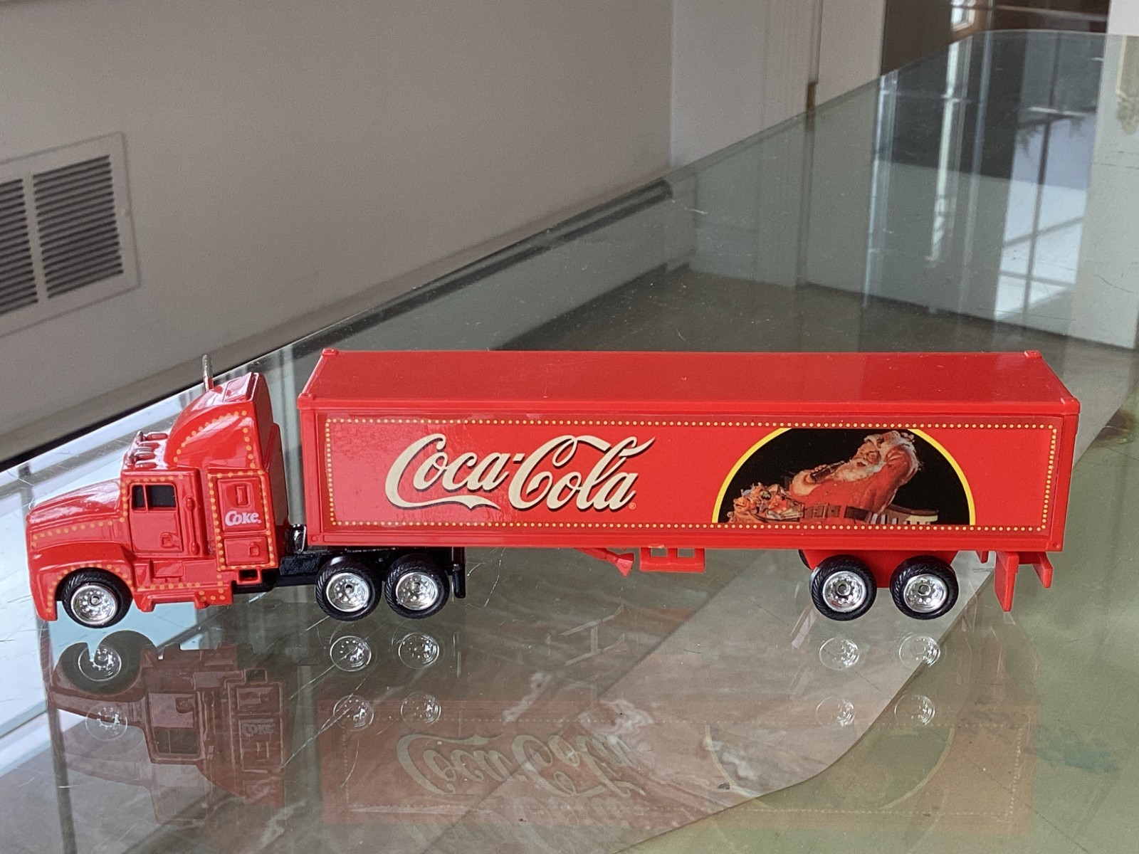 Coca-Cola Santa Clause Christmas Semi-Trailer Truck Wheeler 2006 LE DISCONTINUED