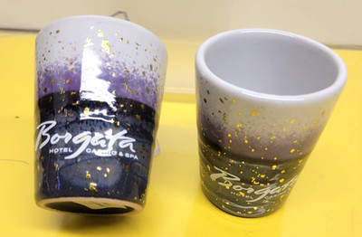 2 PIECE BORGATA HOTEL CASINO ATLANTIC CITY GOLD GLITTERED SHOT GLASSES BRAND NEW