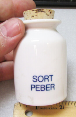 Eva Trio Porcelain Spice jar w cork stopper, designed by Ole Palsby, Sort Peber