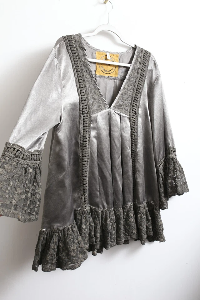 EUC S/M Women’s A RARE BIRD Satin Gray Lace Trimmed Boho Tunic Top - Image 2 of 4