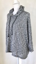 EUC LNA hoodie knit top size M gray white
