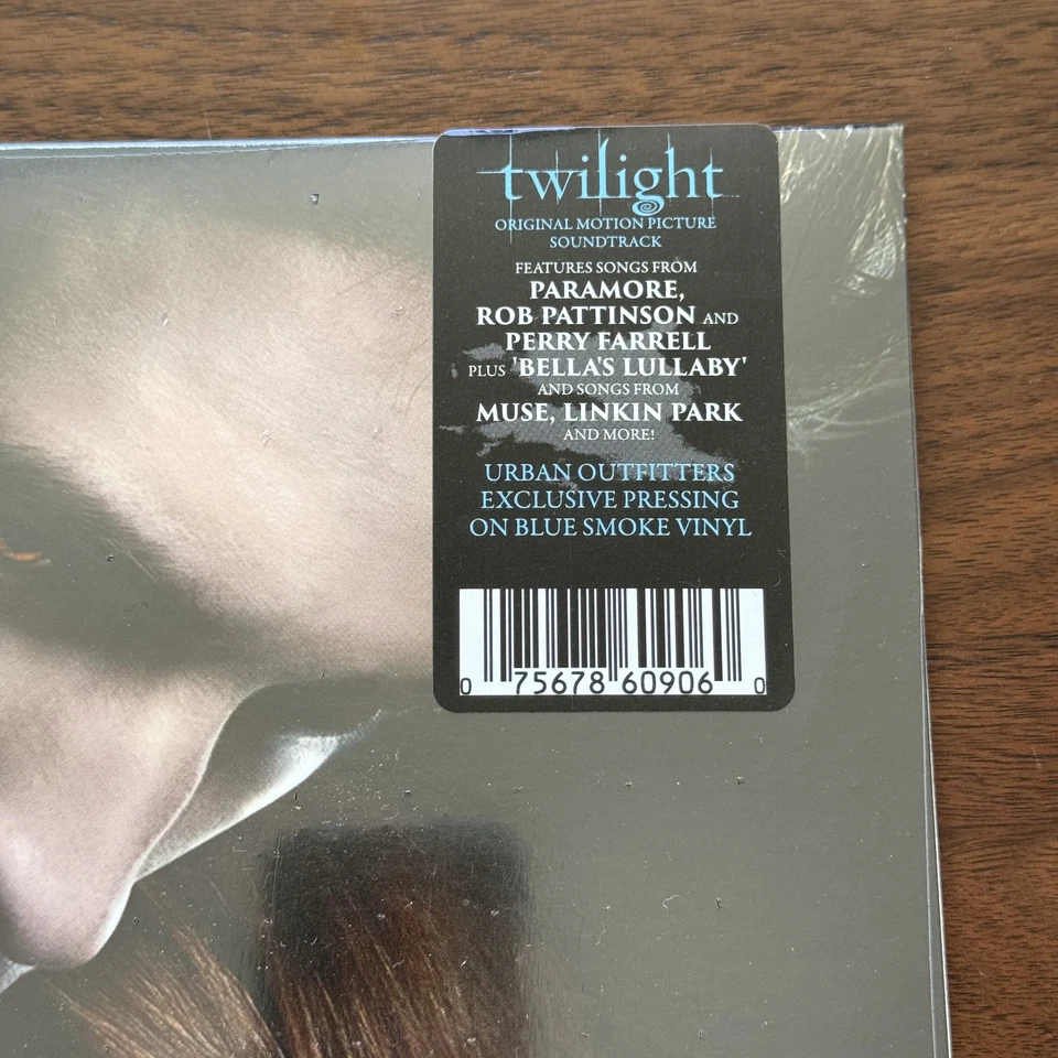 Twilight Soundtrack - 🔵 Blue Smoke LP Vinyl UO Limited Edition - New, Sealed  ✅ - Image 3 of 4