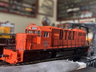 : Athearn HO Scale DT&I SD38 #254 DCC Ready Locomotive LNIB #93506+Accessories