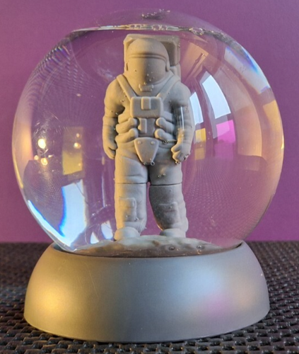 Paladone Space Age Astronaut Moon Walk Shelf Desk Puzzle Brain Teaser Globe - Picture 6 of 16