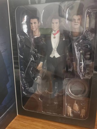 NECA Universal Monsters Ultimate Dracula (Transylvania) 7" Action Figure - Picture 6 of 9