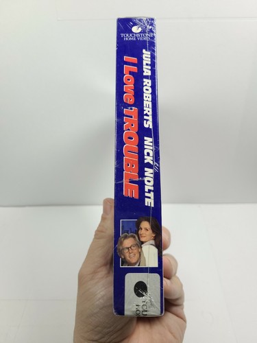 I Love Trouble (VHS, 1994) NEW, SEALED, Julia Roberts, Nick Nolte, Robert Loggia - Foto 4 di 6