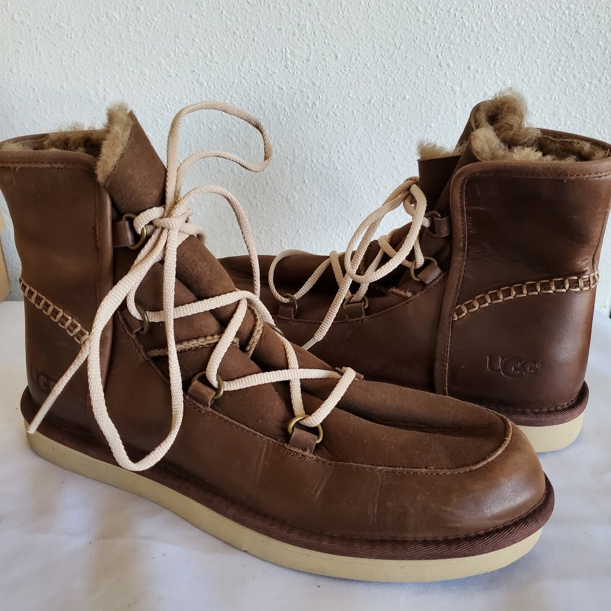 NWOB MENS SIZE 9 BROWN UGG LEVY LEATHER 1014420 LACE UP
