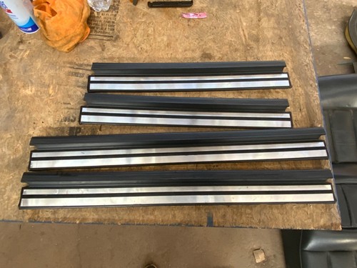 1992 Mercedes Benz 400E OEM BLACK Door SILL Entry Trim SET Molding Step - Picture 4 of 8