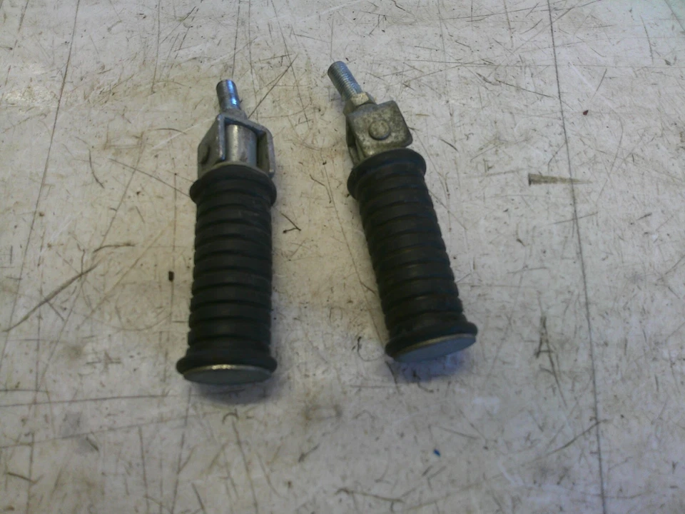 Suzuki GT 185 GT185 1973-1977 Adventurer estriberas traseras pasajero reposapiés reposapiés Foto 2 de 4