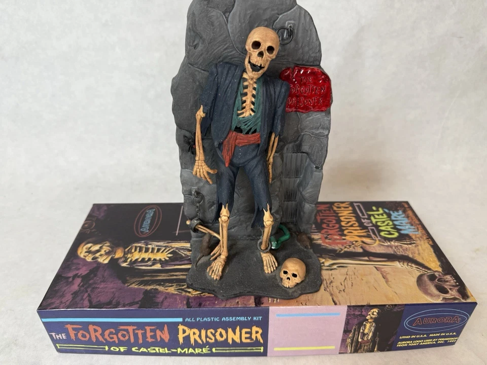 THE FORGOTTEN PRISONER OF CASTEL MARE Built Up Model, PRO PAINTED; SEE PHOTOS - Image 4 of 4