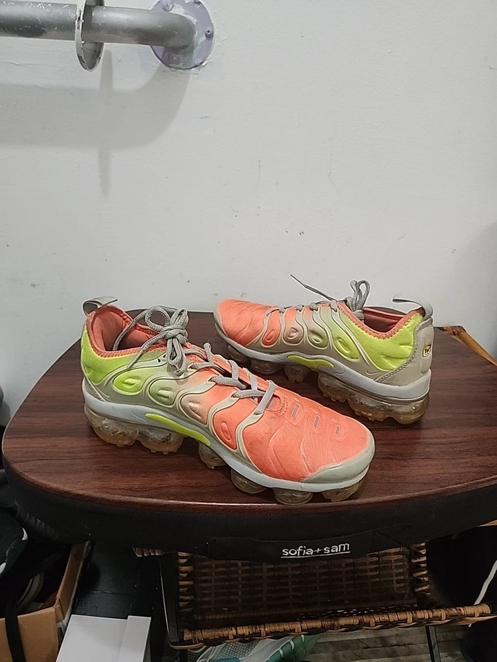 Size 8.5 - RARE Nike Air Vapormax Plus Reverse Sunset Orange Volt AO4550-003 - Image 3 of 4