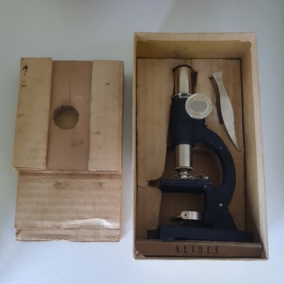 Vintage kleines Schüler Mikroskop Nr.3A 100X mit Originalkarton