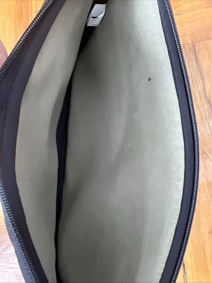 Case Logic PAS213 13" MacBook Pro Laptop Sleeve Zippered Case (13.3 in) Black - Image 3 of 4