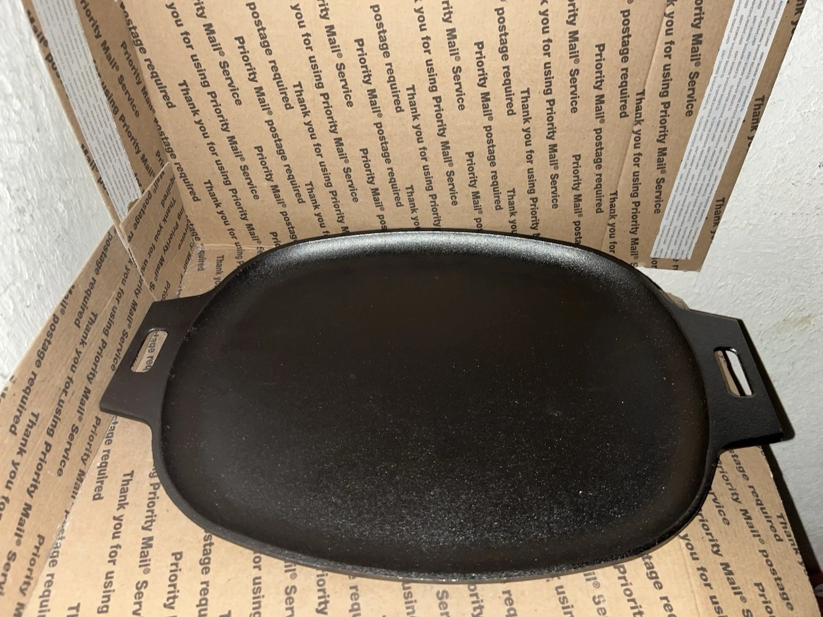 Pampered Chef 13” x 11.5” Cast Iron Griddle Frying Pan Open Box
