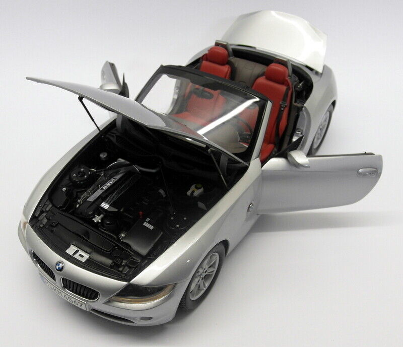 Kyosho 1/12 Scale - 80 43 0 144 060 BMW Z4 Roadster Silver Kyosho 1/12 Scale - 80 43 0 144 060 BMW Z4 Roadster Silver