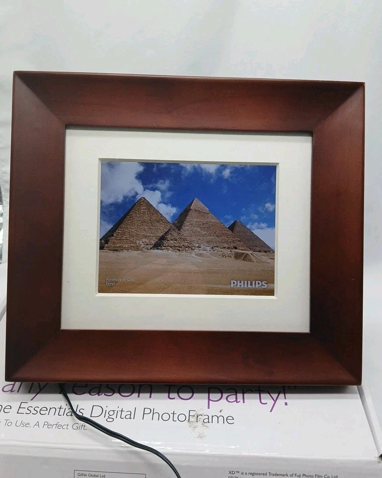 Philips 7" Home Essentials Digital Photoframe SPF3407D/G7 Brown Wood LCD - Image 3 of 4