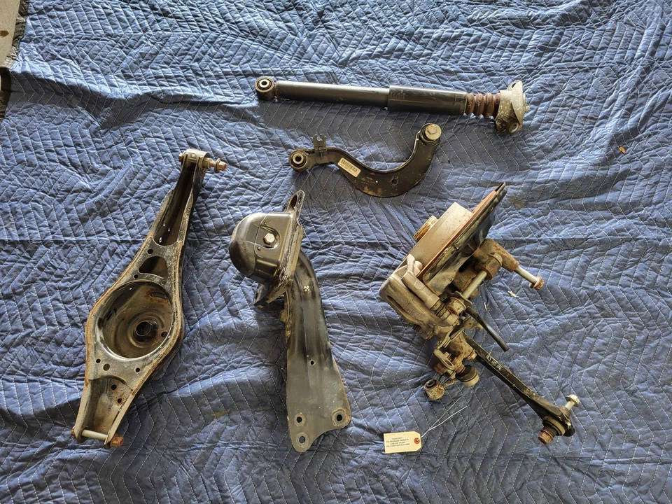 Suspensión trasera rodilla pasajero derecho Volkswagen 2015-2019 Passat 1,8 L usada OEM Foto 2 de 4