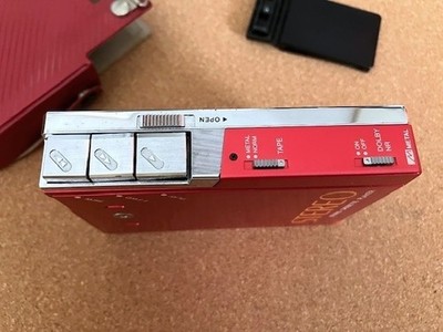 AIWA HS-P6 カセットプレーヤー 赤ジャンク s-l400.jpg