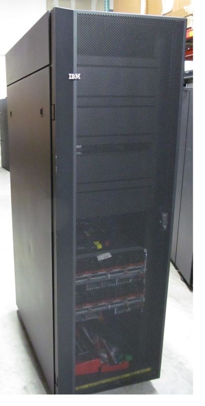 IBM 7014-T42 Eenterprise Rack Enclosure With PDU & Sides, Front