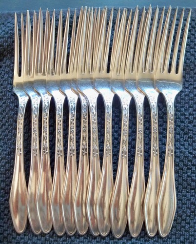 OLD COMPANY PLATE SILVERPLATE "BETSY ROSS" 85pc FLATWARE & STORAGE BOX - Picture 3 of 14