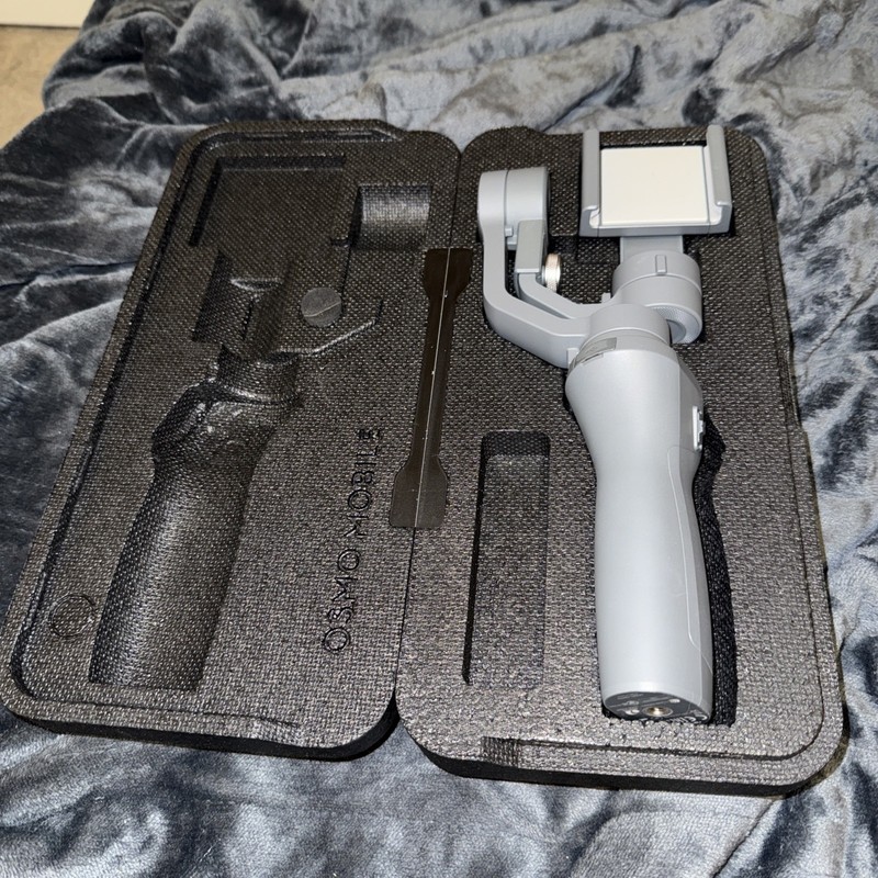 MINT COND. DJI OSMO Mobile 2 Handheld Smartphone Gimbal Stabilizer Model OM170
