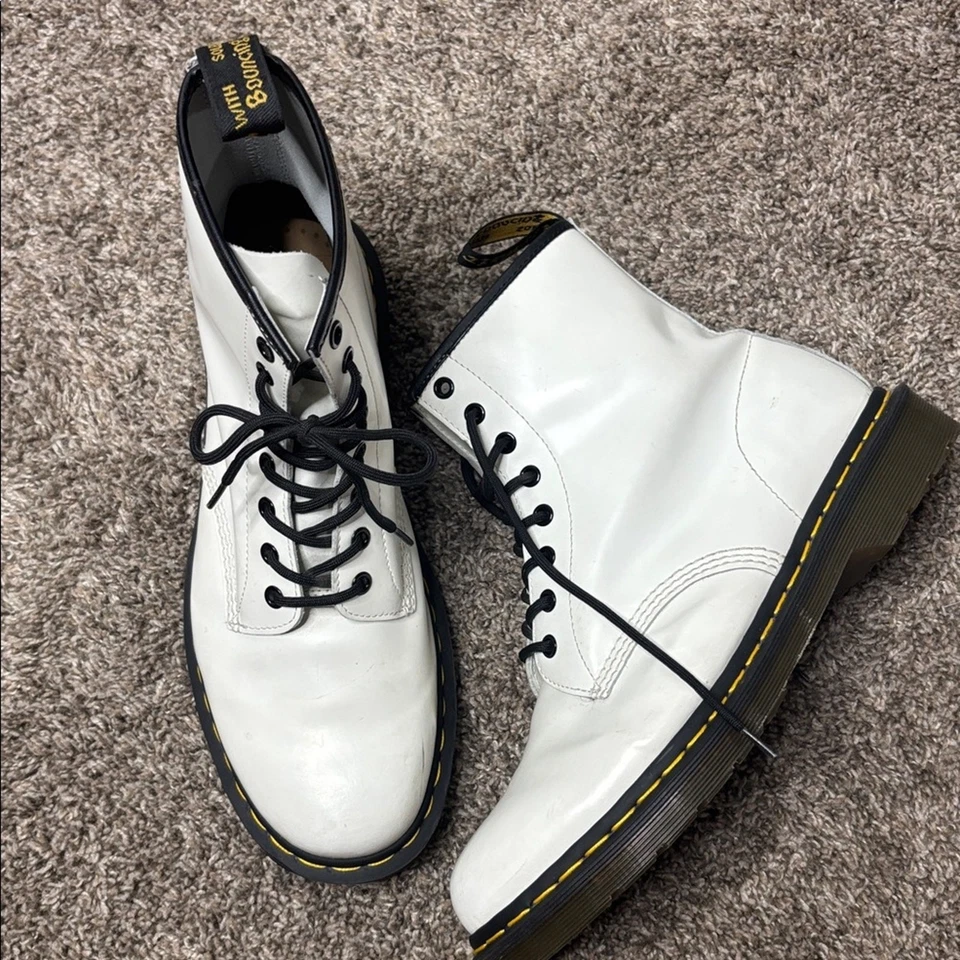 Dr. Martens lace up boots Sz 11 men, 12 women - Image 2 of 4