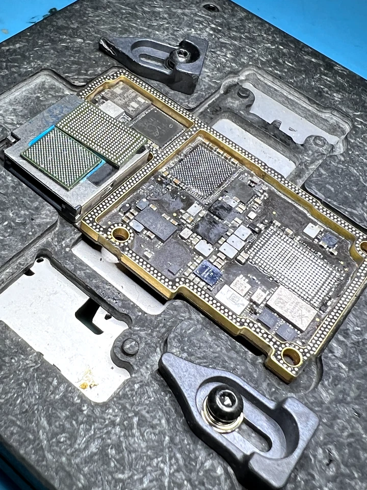 ✅ RIPARAZIONE SCHEDA MADRE IPHONE TUTTI I MODELLI E RECUPERO DATI 📲 - Immagine 2 di 3