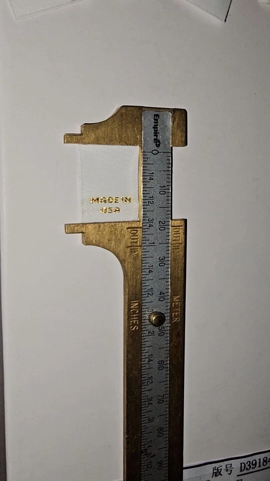 Etiquetas de tela para ropa "MADE IN USA". Bordado con letras doradas - 3/4"x5/8"- 2.000 Foto 3 de 4