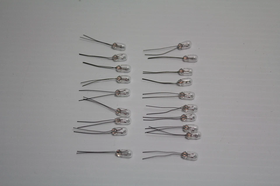 Microlites 2.5-0.875-108  2.5V .35A T5x12 WT 20kh 2169 Lamp ( lot of 19 ) New - Image 2 of 4