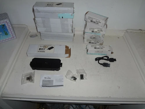 lot of 8 Maxim 87885 & 8 Maxim Lighting 87877BK Lighting switches and connectors - Picture 1 of 6