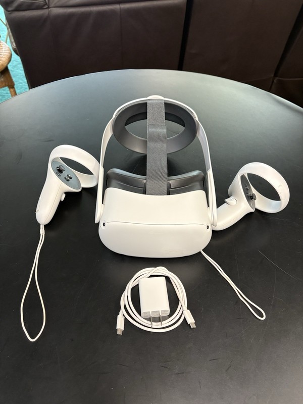Meta Quest 2 256 GB VR Headset  with Controllers and Meta Elite Strap