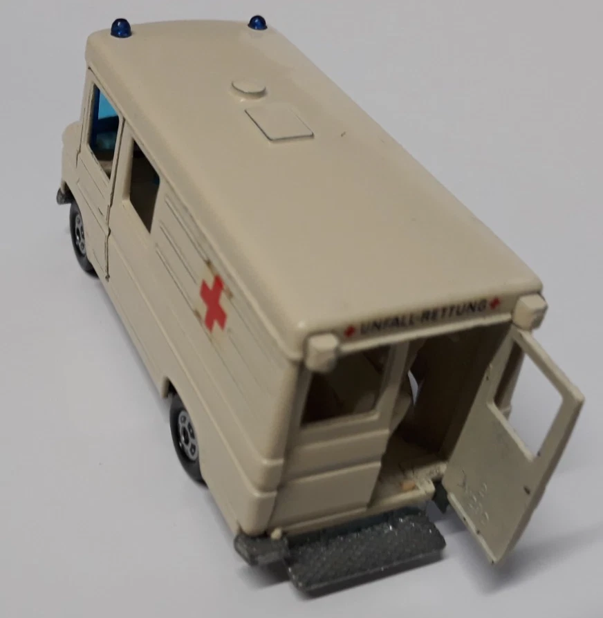 SIKU Mercedes Benz 406 D Ambulanza 1:55 - Immagine 4 di 4