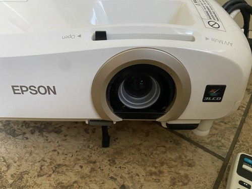 Epson EH-TW5300 Full 1080p Home Cinema Projector Complete With Remote - Picture 3 of 7