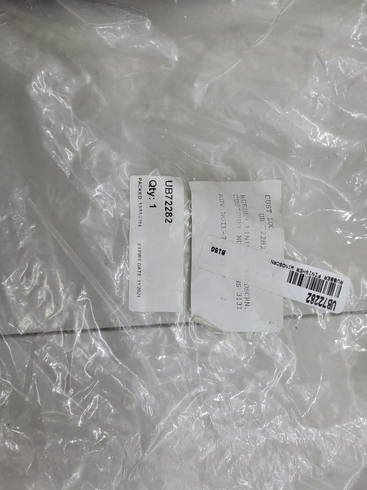 Rolls Royce / Bentley Rubber Finisher Windscrn UB72282