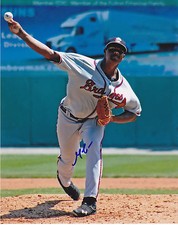 MAURICIO CABRERA  ATLANTA BRAVES   ACTION SIGNED 8x10