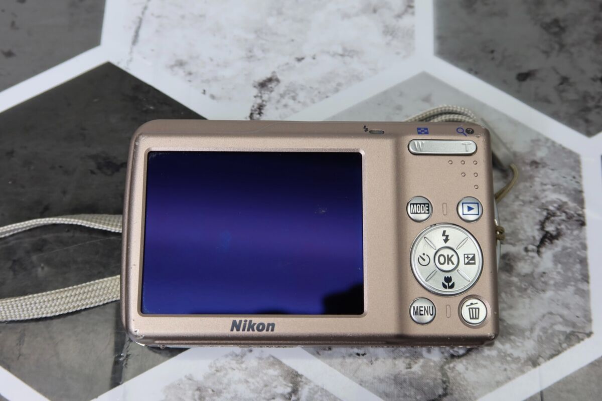 Nikon COOLPIX S210 8.0MP Digital Camera for Repair or Parts