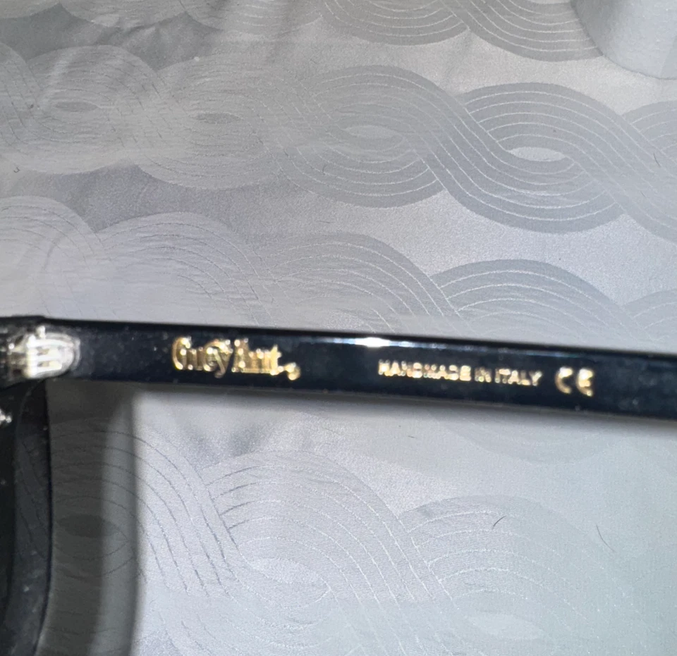 Gafas de sol gris hormiga bandeja de entrada unisex negras brillantes con patrón de lente único negro Foto 4 de 4