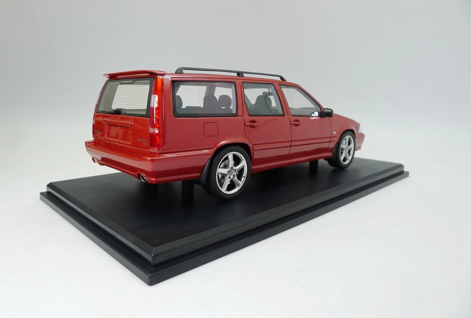 1 /18 Volvo V70 R Red Color Resin Model car By DNA Collectibles - Image 4 of 4
