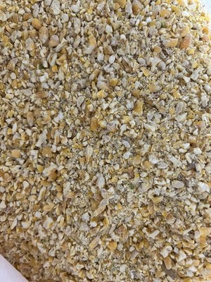 Premium Cracked Corn 10 Lb Tub, Cwik Feed Brand