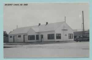 LOVELY 1975 REAL PHOTO POSTCARD BURLINGTON-NORTHERN RAILROAD DEPOT WOW ! LOOK !