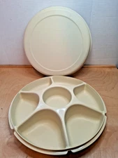 TUPPERWARE TAN DIVIDED VEGETABLE RELISH CHIP AND DIP SERVING TRAY AND LID 1665-3