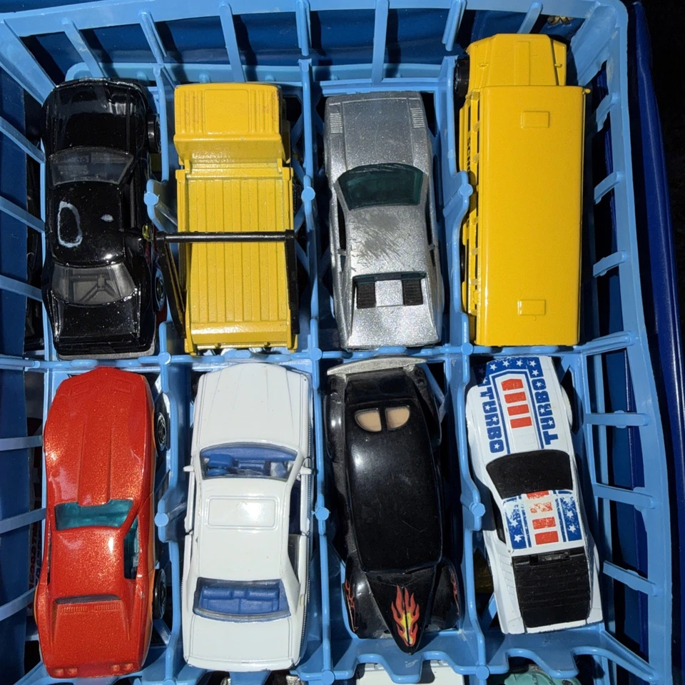 Coches y camionetas diecast Hot Wheels de colección años 80 incluye estuche lote de 48 autos Foto 4 de 4