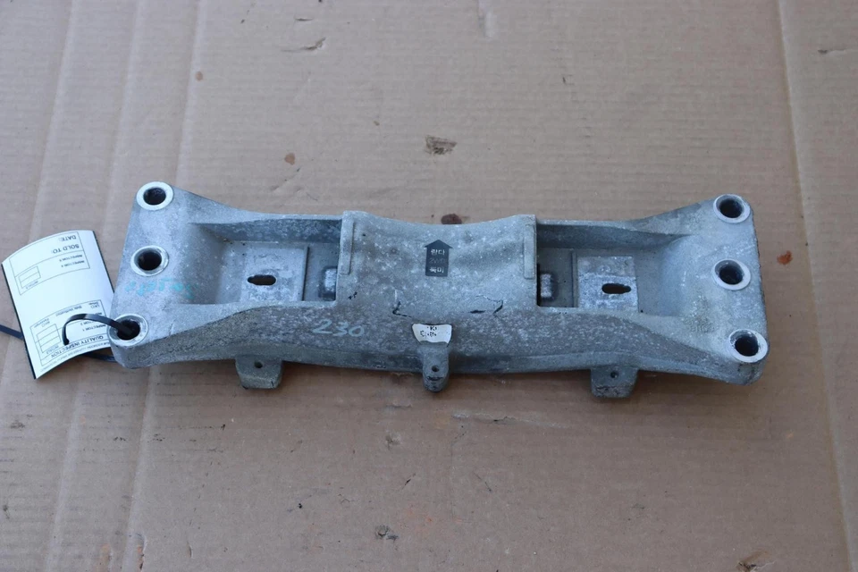 Genesis G80 2017-2020 tracción trasera transmisión 3,8 L travesaño soporte de montaje OEM Foto 3 de 4