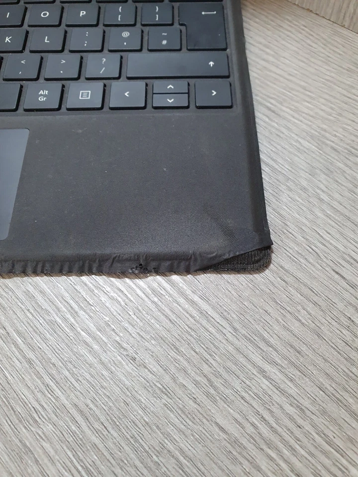 Microsoft Surface Pro 4 12.3" M3-6Y30 @ 0.9GHz 4GB RAM 128GB SSD Grade C EG1102 - Image 3 of 4