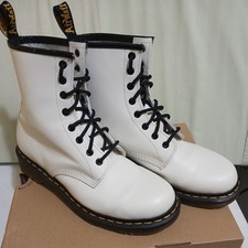 Botas Dr. Martens 1460 blancas de cuero liso con cordones de 8 ojos para mujer talla 10