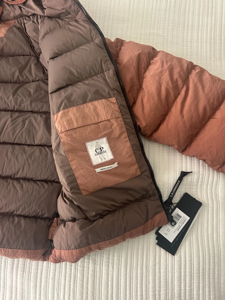 CP Company Puffer jacket size 52 coral color Deadstock condition.(photo size 48) - Image 2 of 4