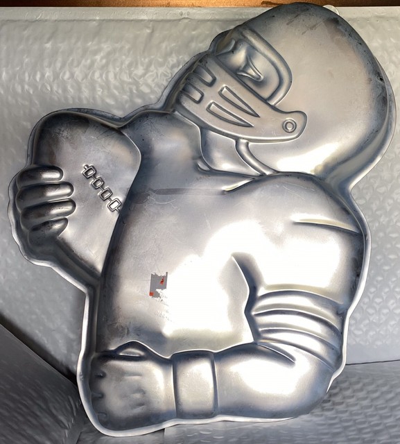 WILTON FOOTBALL PLAYER CAKE MOLD PAN 1987 21054610 for sale online